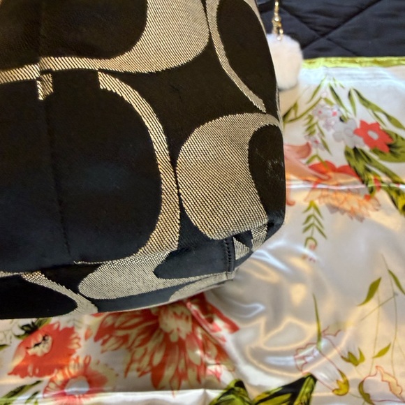 Coach Laura Signature Tote Black Patent Leather Trim - Picture 10 of 14